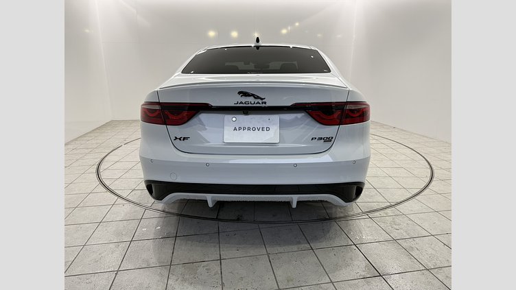 2021 認定中古車 Jaguar XF ユーロンホワイト P300 AWD（オートマチック） R-DYNAMIC SE P300 AWD
