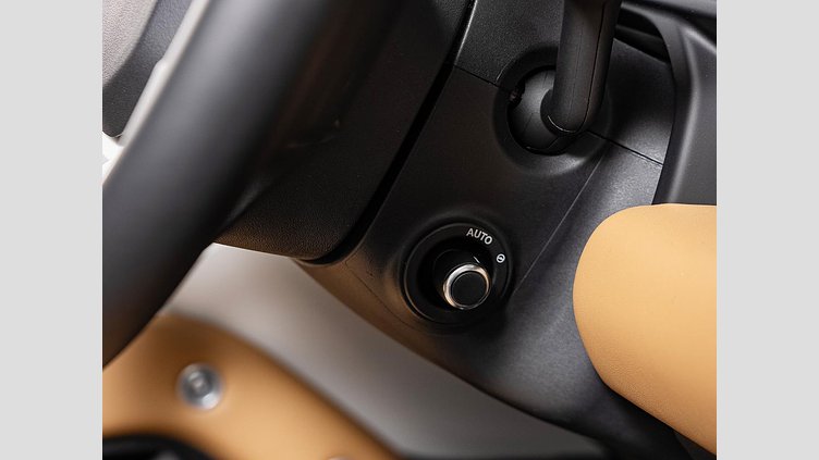 2024 認定中古車 Land Rover Defender 130 カルパチアングレイ D350 ディーゼルマイルドハイブリッド X-Dynamic SE