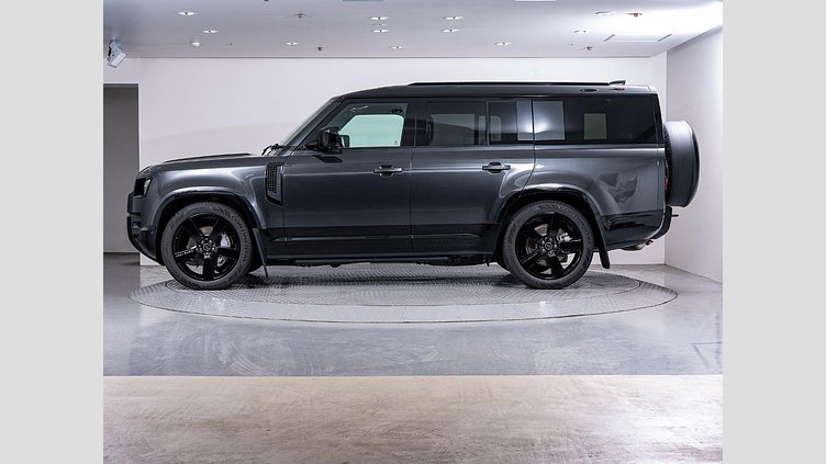 2024 認定中古車 Land Rover Defender 130 カルパチアングレイ D350 ディーゼルマイルドハイブリッド X-Dynamic SE