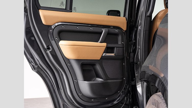 2024 認定中古車 Land Rover Defender 130 カルパチアングレイ D350 ディーゼルマイルドハイブリッド X-Dynamic SE