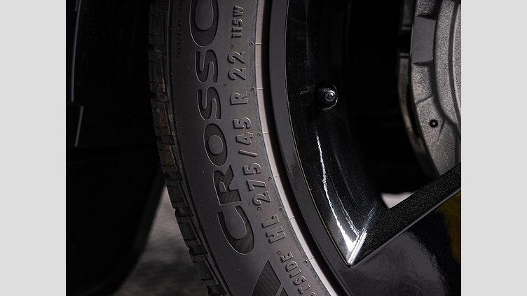 2024 認定中古車 Land Rover Defender 130 カルパチアングレイ D350 ディーゼルマイルドハイブリッド X-Dynamic SE