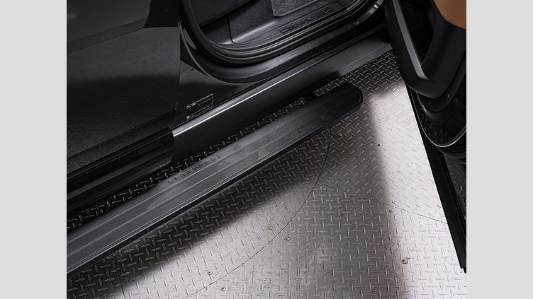 2024 認定中古車 Land Rover Defender 130 カルパチアングレイ D350 ディーゼルマイルドハイブリッド X-Dynamic SE