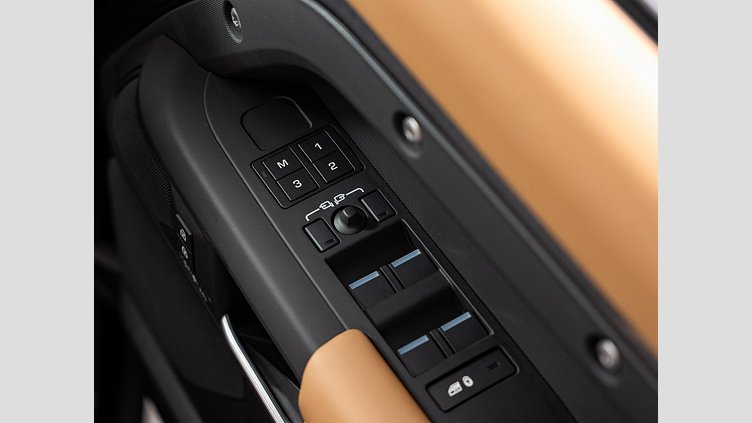 2024 認定中古車 Land Rover Defender 130 カルパチアングレイ D350 ディーゼルマイルドハイブリッド X-Dynamic SE