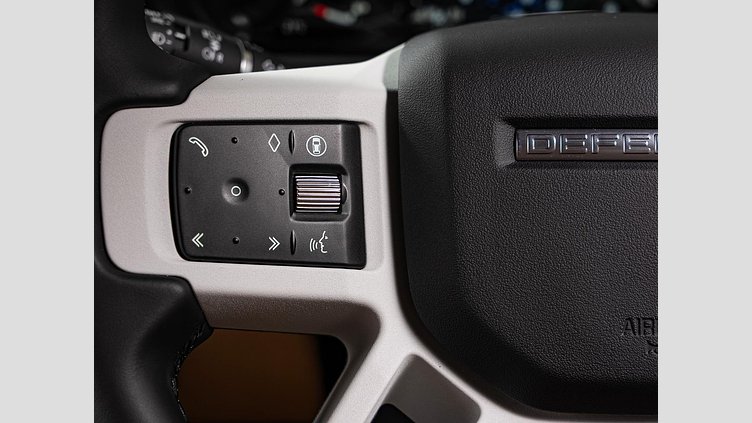 2024 認定中古車 Land Rover Defender 130 カルパチアングレイ D350 ディーゼルマイルドハイブリッド X-Dynamic SE