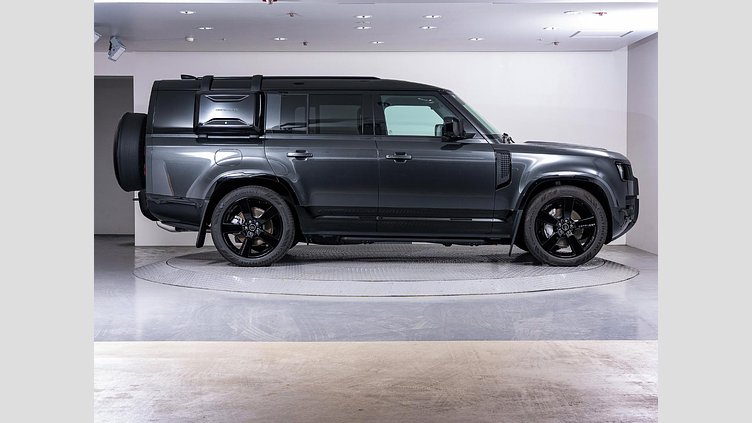 2024 認定中古車 Land Rover Defender 130 カルパチアングレイ D350 ディーゼルマイルドハイブリッド X-Dynamic SE