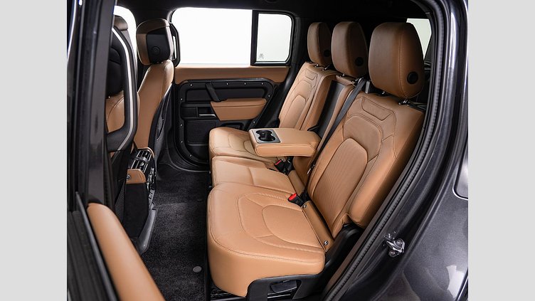 2024 認定中古車 Land Rover Defender 130 カルパチアングレイ D350 ディーゼルマイルドハイブリッド X-Dynamic SE