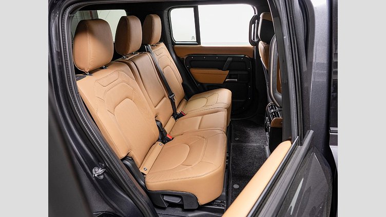 2024 認定中古車 Land Rover Defender 130 カルパチアングレイ D350 ディーゼルマイルドハイブリッド X-Dynamic SE