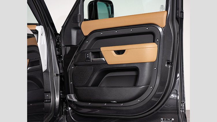 2024 認定中古車 Land Rover Defender 130 カルパチアングレイ D350 ディーゼルマイルドハイブリッド X-Dynamic SE