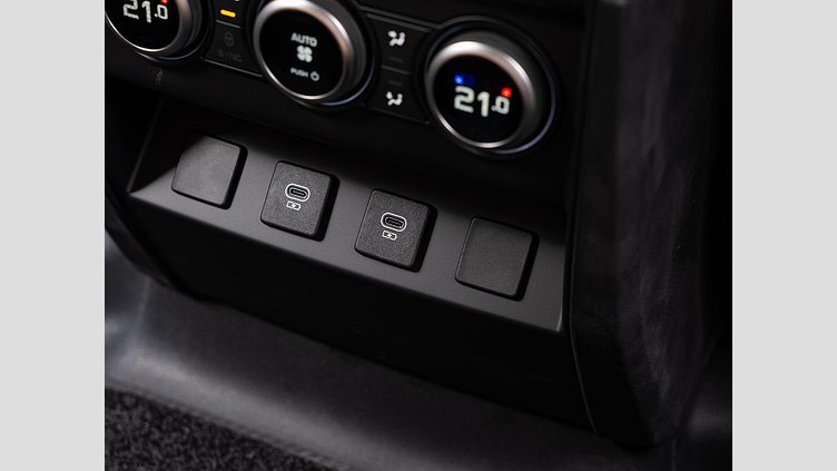 2024 認定中古車 Land Rover Defender 130 カルパチアングレイ D350 ディーゼルマイルドハイブリッド X-Dynamic SE