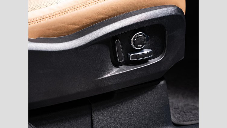 2024 認定中古車 Land Rover Defender 130 カルパチアングレイ D350 ディーゼルマイルドハイブリッド X-Dynamic SE