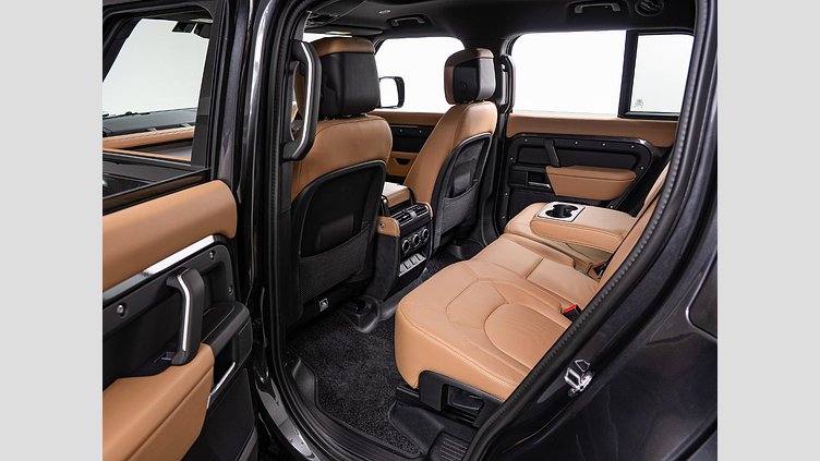 2024 認定中古車 Land Rover Defender 130 カルパチアングレイ D350 ディーゼルマイルドハイブリッド X-Dynamic SE