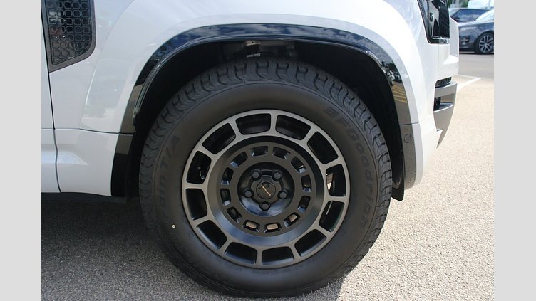 2025 Approved Land Rover Defender OCTA Borasco Grey P635 Petrol V8 Mild Hybrid Octa