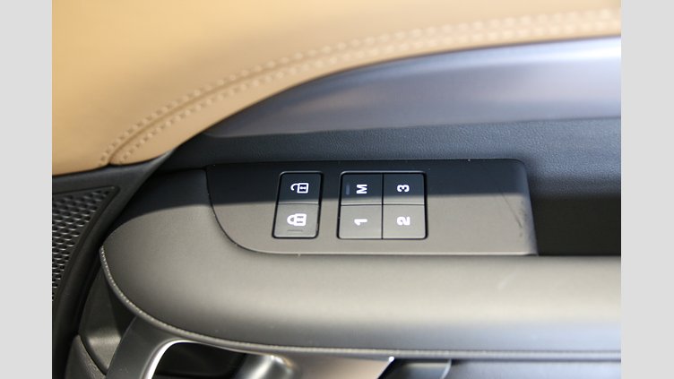 2024 認定中古車 Land Rover Discovery カルパチアングレイ D350マイルドハイブリッド（ディーゼル） Metropolitan Edition