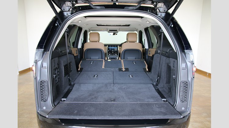 2024 認定中古車 Land Rover Discovery カルパチアングレイ D350マイルドハイブリッド（ディーゼル） Metropolitan Edition