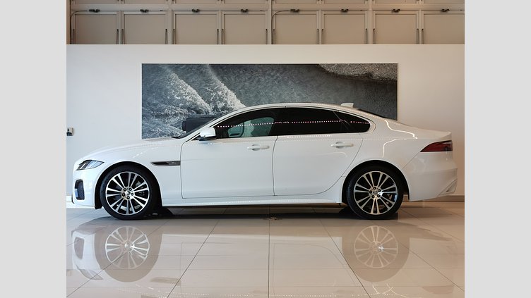 2023 認定中古車 Jaguar XF フジホワイト P250 RWD （オートマチック） SALOON R-DYNAMIC SE