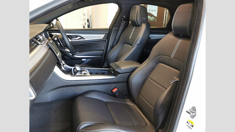 2023 認定中古車 Jaguar XF フジホワイト P250 RWD （オートマチック） SALOON R-DYNAMIC SE