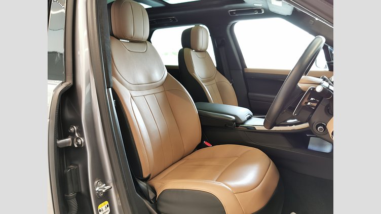 2023 認定中古車 Land Rover Range Rover Sport アイガーグレイ 3.0リッター6気筒300PSターボチャージドディーゼルMHEV（オートマチック） AUTOBIOGRAPHY
