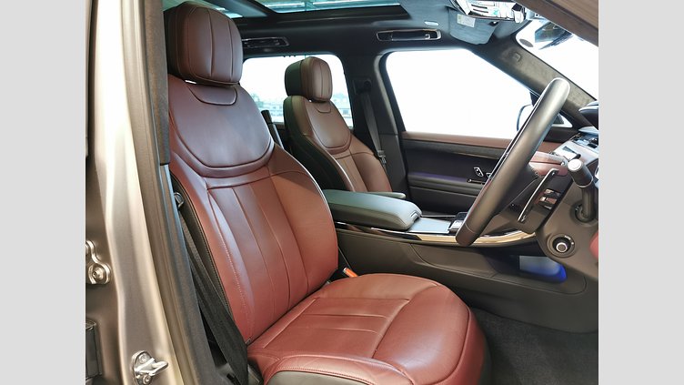 2024 認定中古車 Land Rover Range Rover Sport フラックスシルバー - サテンフィニッシュ D300マイルドハイブリッド スタンダードホイールベース Autobiography
