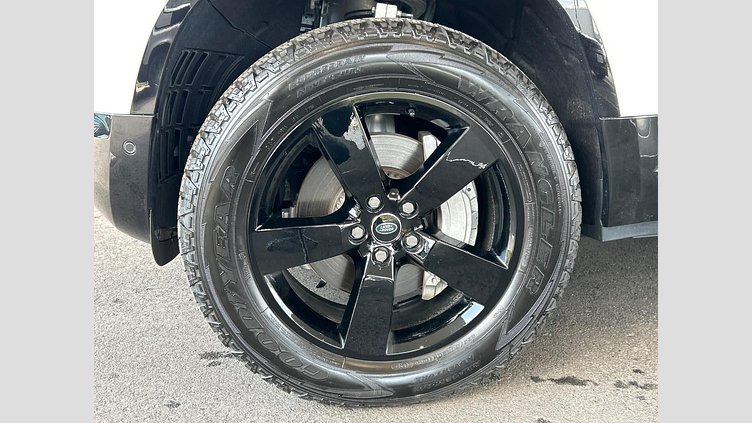 2023 認定中古車 Land Rover Defender 110 フジホワイト D300 AWD（AT） X-DYNAMIC HSE