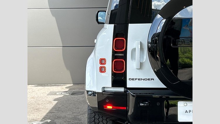 2023 認定中古車 Land Rover Defender 110 フジホワイト D300 AWD（AT） X-DYNAMIC HSE