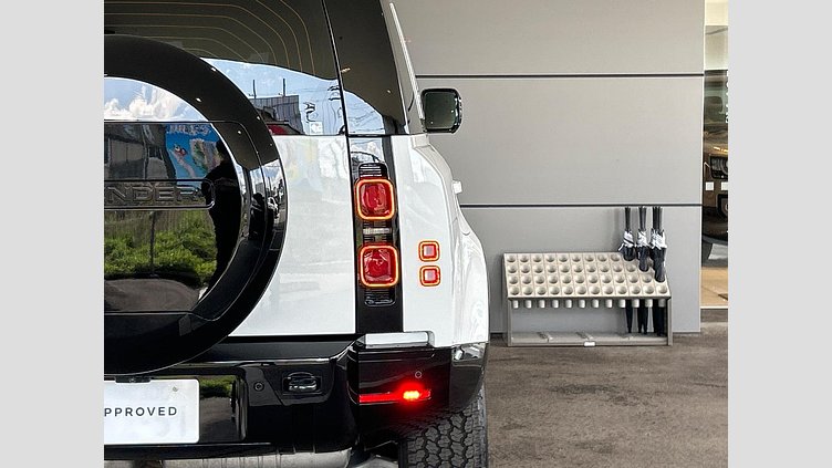 2023 認定中古車 Land Rover Defender 110 フジホワイト D300 AWD（AT） X-DYNAMIC HSE