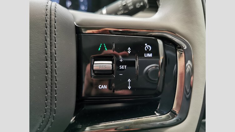 2024 認定中古車 Land Rover Range Rover Velar アロイオスグレイ P400eプラグインハイブリッド（ガソリン） スタンダードホイールベース Dynamic SE