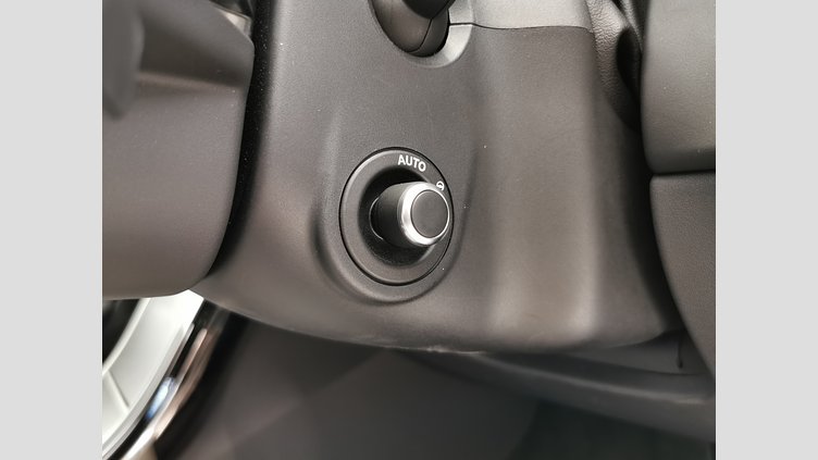 2024 認定中古車 Land Rover Range Rover Velar アロイオスグレイ P400eプラグインハイブリッド（ガソリン） スタンダードホイールベース Dynamic SE