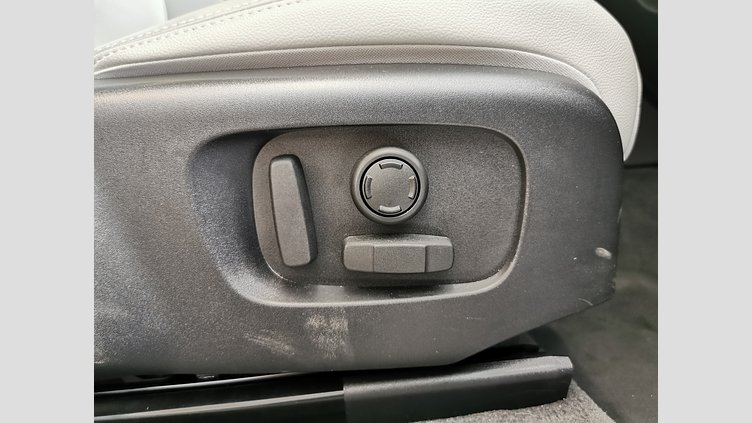 2024 認定中古車 Land Rover Range Rover Velar アロイオスグレイ P400eプラグインハイブリッド（ガソリン） スタンダードホイールベース Dynamic SE