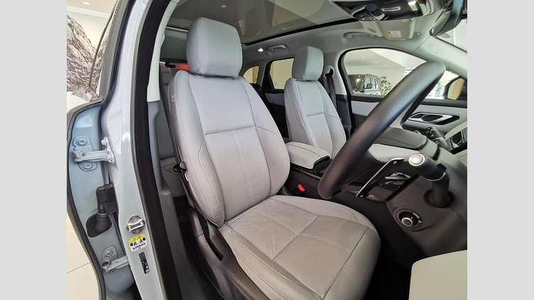 2024 認定中古車 Land Rover Range Rover Velar アロイオスグレイ P400eプラグインハイブリッド（ガソリン） スタンダードホイールベース Dynamic SE