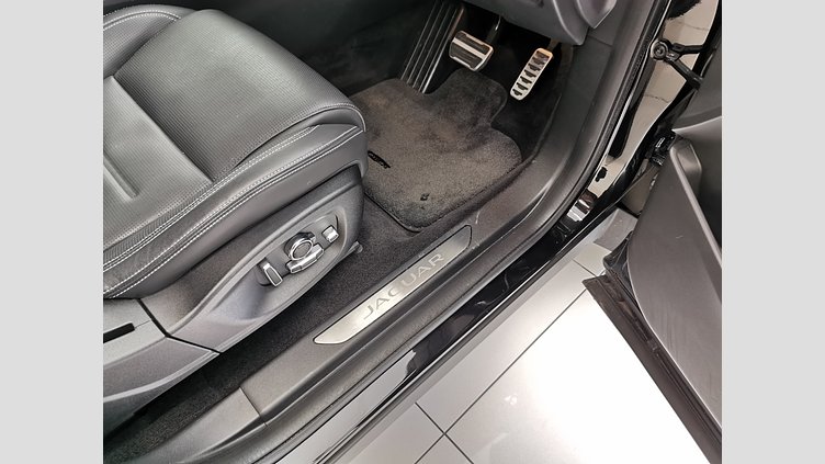 2023 認定中古車 Jaguar E-Pace サントリーニブラック D200 AWD（オートマチック）MHEV R-DYNAMIC HSE