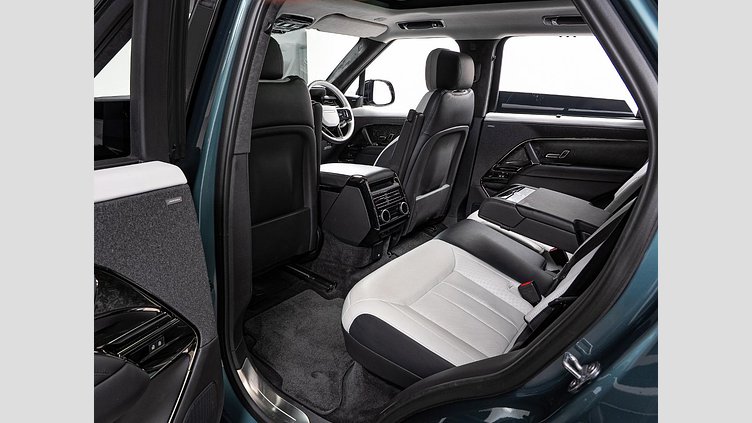 2023 認定中古車 Land Rover Range Rover Sport ジオラグリーン 3.0リッター6気筒400PSターボチャージドガソリンMHEV（オートマチック） FIRST EDITION