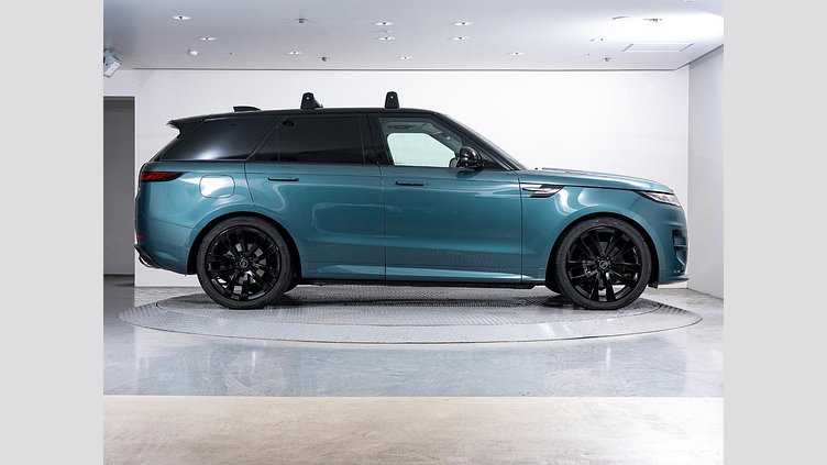 2023 認定中古車 Land Rover Range Rover Sport ジオラグリーン 3.0リッター6気筒400PSターボチャージドガソリンMHEV（オートマチック） FIRST EDITION