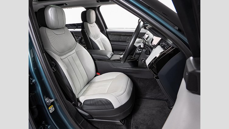 2023 認定中古車 Land Rover Range Rover Sport ジオラグリーン 3.0リッター6気筒400PSターボチャージドガソリンMHEV（オートマチック） FIRST EDITION