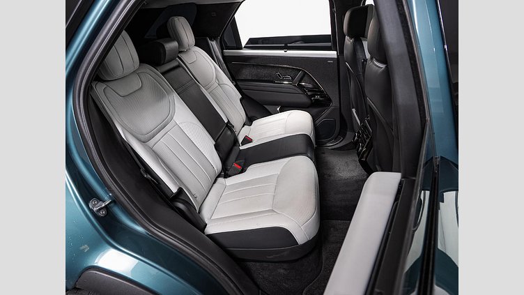 2023 認定中古車 Land Rover Range Rover Sport ジオラグリーン 3.0リッター6気筒400PSターボチャージドガソリンMHEV（オートマチック） FIRST EDITION