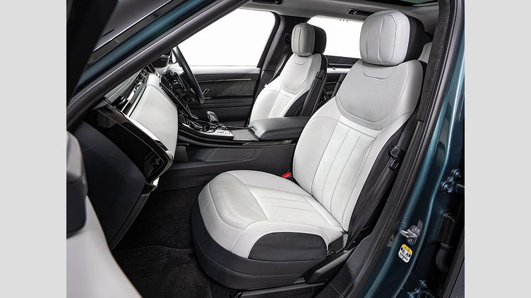 2023 認定中古車 Land Rover Range Rover Sport ジオラグリーン 3.0リッター6気筒400PSターボチャージドガソリンMHEV（オートマチック） FIRST EDITION