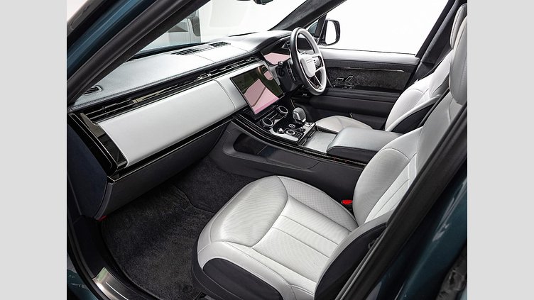 2023 認定中古車 Land Rover Range Rover Sport ジオラグリーン 3.0リッター6気筒400PSターボチャージドガソリンMHEV（オートマチック） FIRST EDITION