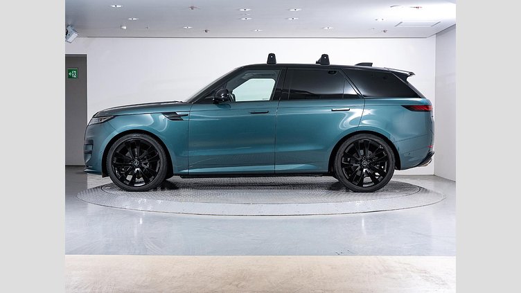 2023 認定中古車 Land Rover Range Rover Sport ジオラグリーン 3.0リッター6気筒400PSターボチャージドガソリンMHEV（オートマチック） FIRST EDITION