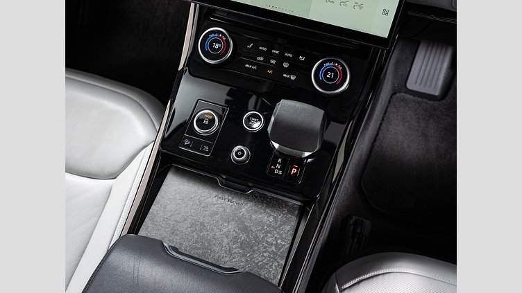 2023 認定中古車 Land Rover Range Rover Sport ジオラグリーン 3.0リッター6気筒400PSターボチャージドガソリンMHEV（オートマチック） FIRST EDITION