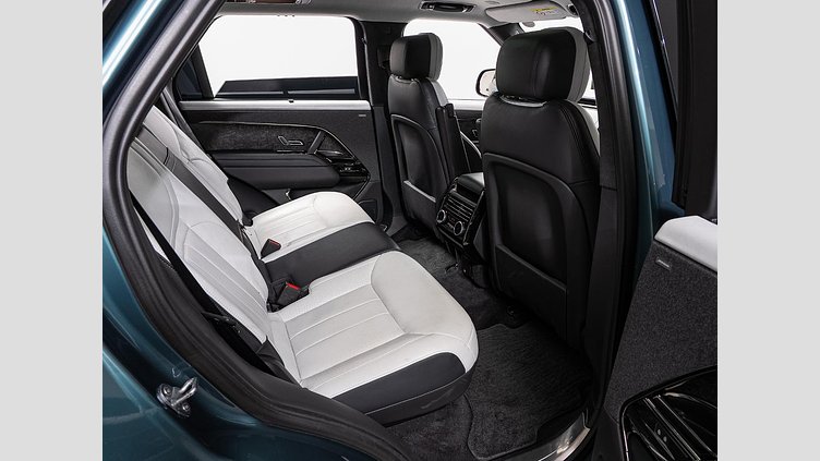 2023 認定中古車 Land Rover Range Rover Sport ジオラグリーン 3.0リッター6気筒400PSターボチャージドガソリンMHEV（オートマチック） FIRST EDITION