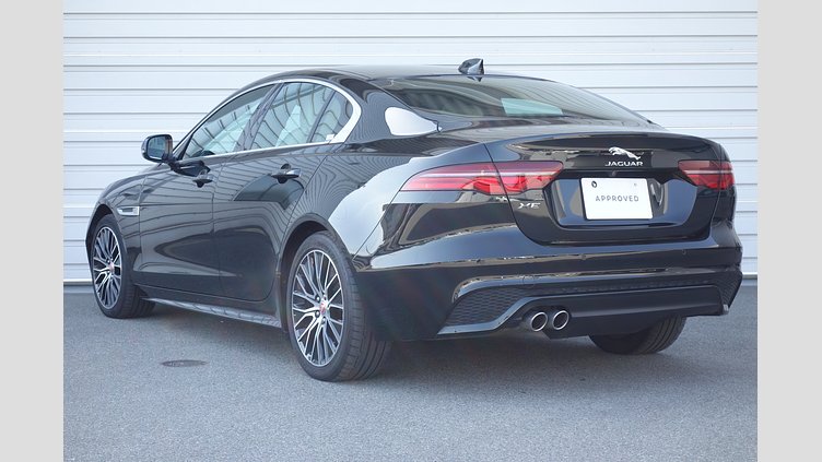 2023 認定中古車 Jaguar XE サントリーニブラック インジニウム2.0リッター4気筒204PSターボチャージドディーゼルエンジン MHEV（オートマチック） AWD 4 door Saloon R-DYNAMIC S