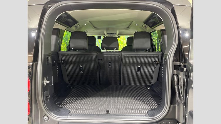 2023 認定中古車 Land Rover Defender 110 サントリーニブラック D300 AWD（AT） S