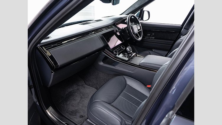 2023 認定中古車 Land Rover Range Rover Sport ヴァレジネブルー 3.0リッター6気筒400PSターボチャージドガソリンMHEV（オートマチック） FIRST EDITION