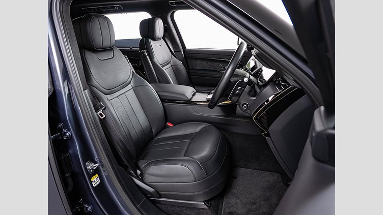 2023 認定中古車 Land Rover Range Rover Sport ヴァレジネブルー 3.0リッター6気筒400PSターボチャージドガソリンMHEV（オートマチック） FIRST EDITION