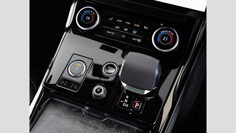 2023 認定中古車 Land Rover Range Rover Sport ヴァレジネブルー 3.0リッター6気筒400PSターボチャージドガソリンMHEV（オートマチック） FIRST EDITION