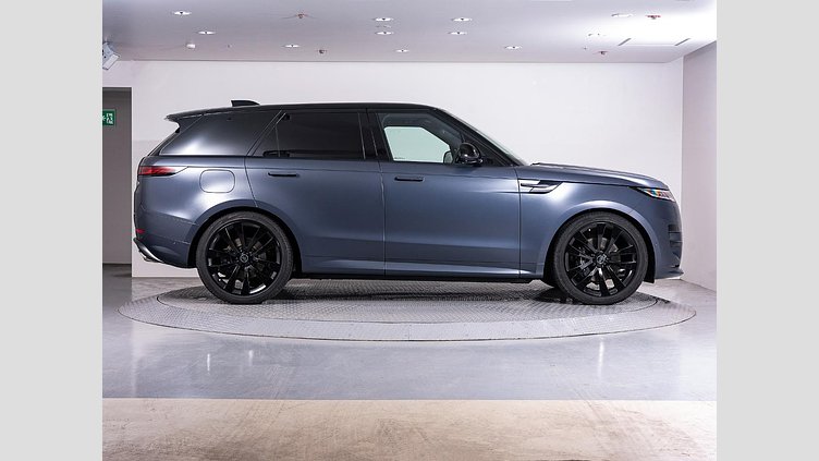 2023 認定中古車 Land Rover Range Rover Sport ヴァレジネブルー 3.0リッター6気筒400PSターボチャージドガソリンMHEV（オートマチック） FIRST EDITION