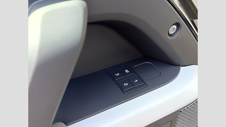 2023 認定中古車 Land Rover Defender 110 サントリーニブラック P300 AWD（AT） XS EDITION