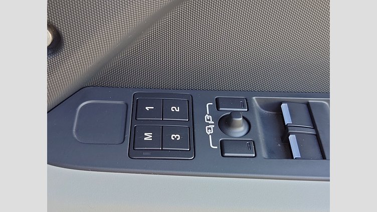 2023 認定中古車 Land Rover Defender 110 サントリーニブラック P300 AWD（AT） XS EDITION