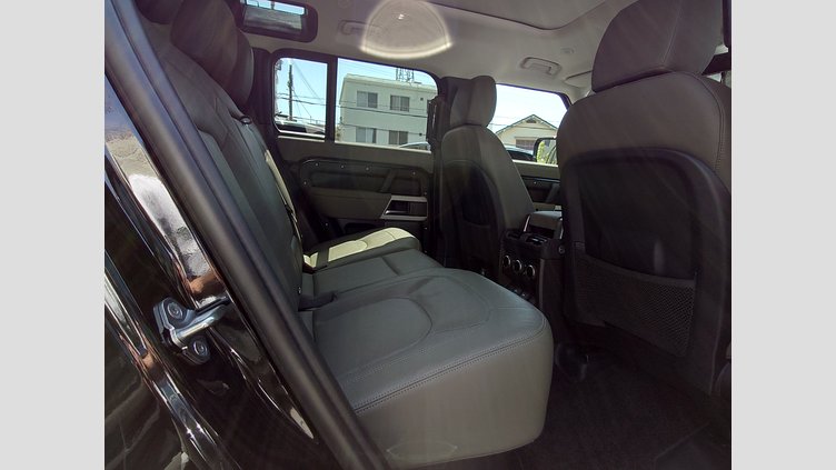 2023 認定中古車 Land Rover Defender 110 サントリーニブラック P300 AWD（AT） XS EDITION