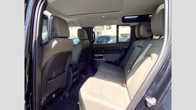 2023 認定中古車 Land Rover Defender 110 サントリーニブラック P300 AWD（AT） XS EDITION