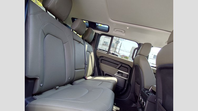 2023 認定中古車 Land Rover Defender 110 サントリーニブラック P300 AWD（AT） XS EDITION